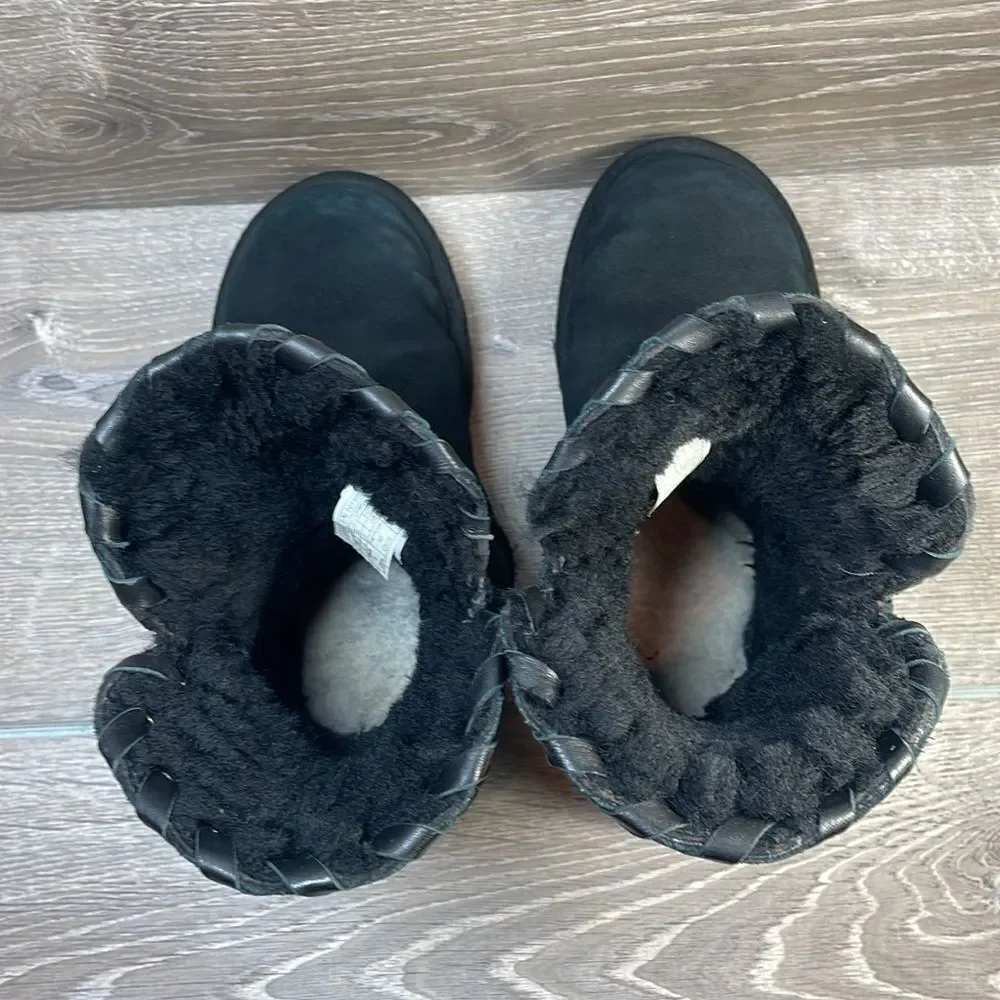 Ugg Aidah Black Suede Women’s Sz 7 Warm Shearling Short Pull On Winter Boots